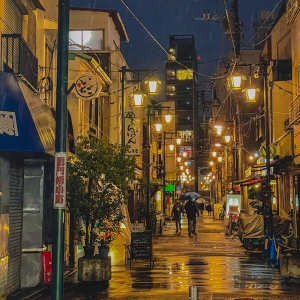 비가 오는 일본의 거리